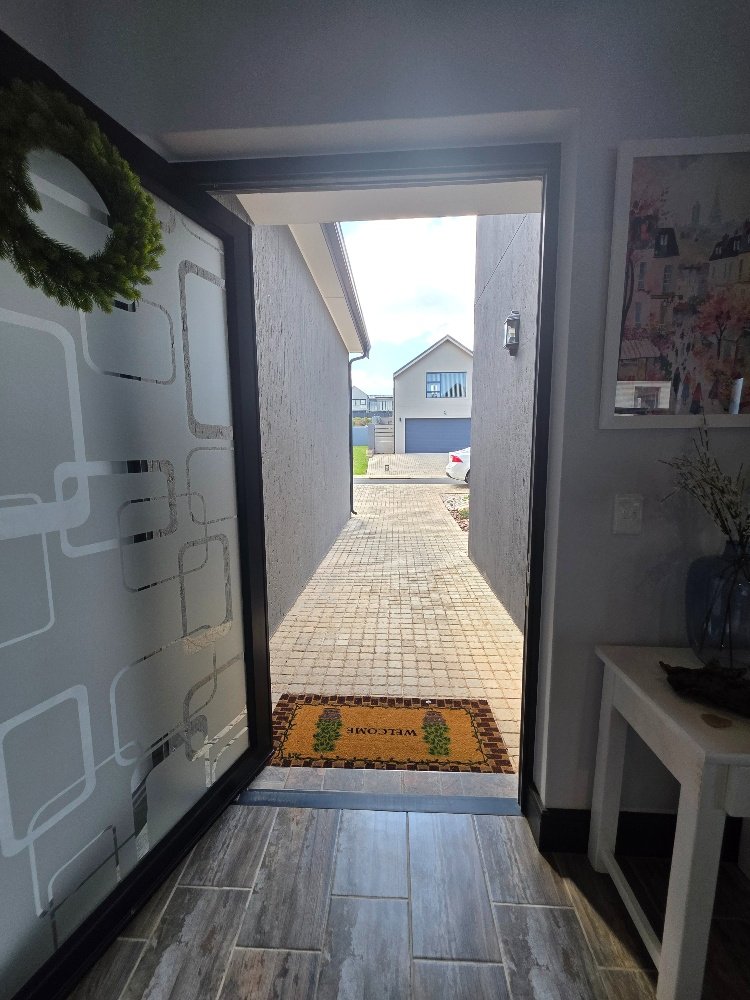 2 Bedroom Property for Sale in Outeniquasbosch Western Cape